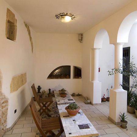 B&B Altrov'E Parabita Exterior foto