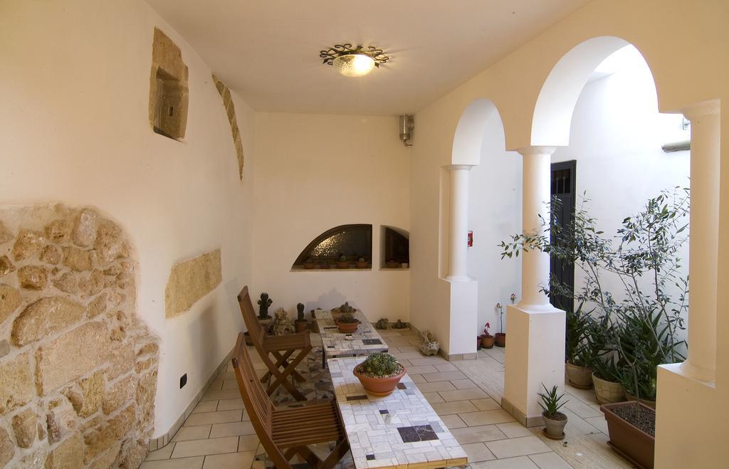 B&B Altrov'E Parabita Exterior foto