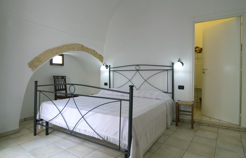 B&B Altrov'E Parabita Quarto foto